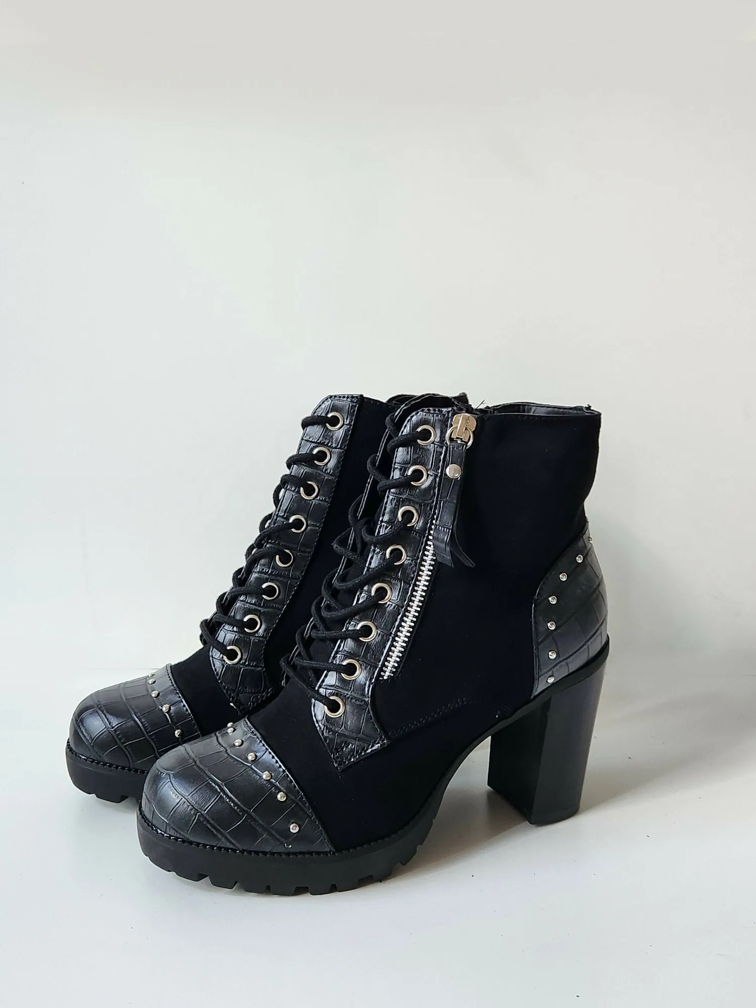 Women Chunky Heel Boot - Black