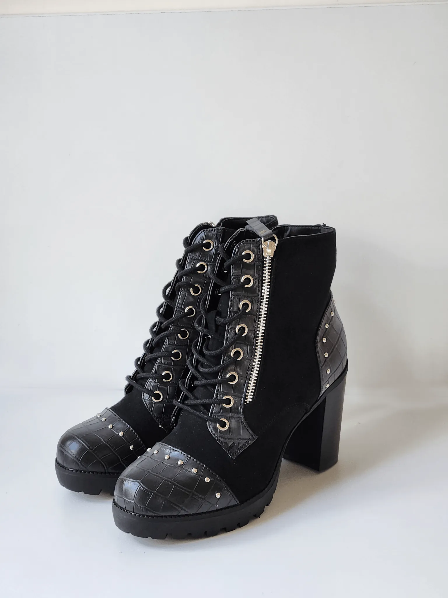 Women Chunky Heel Boot - Black