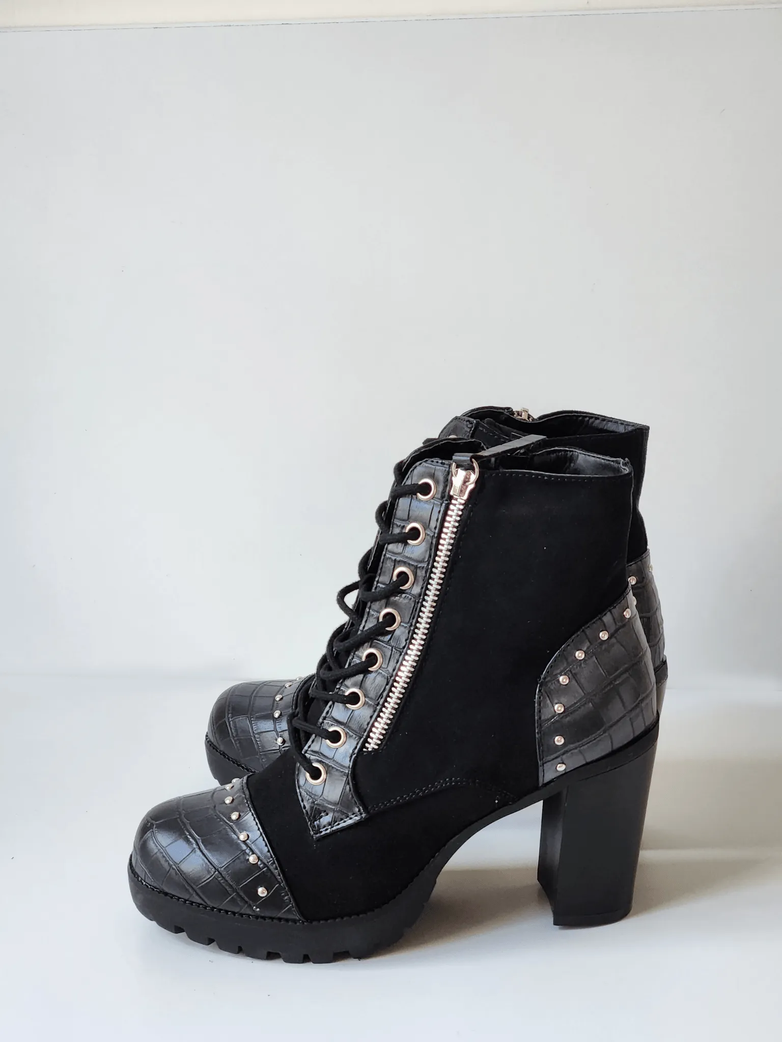 Women Chunky Heel Boot - Black